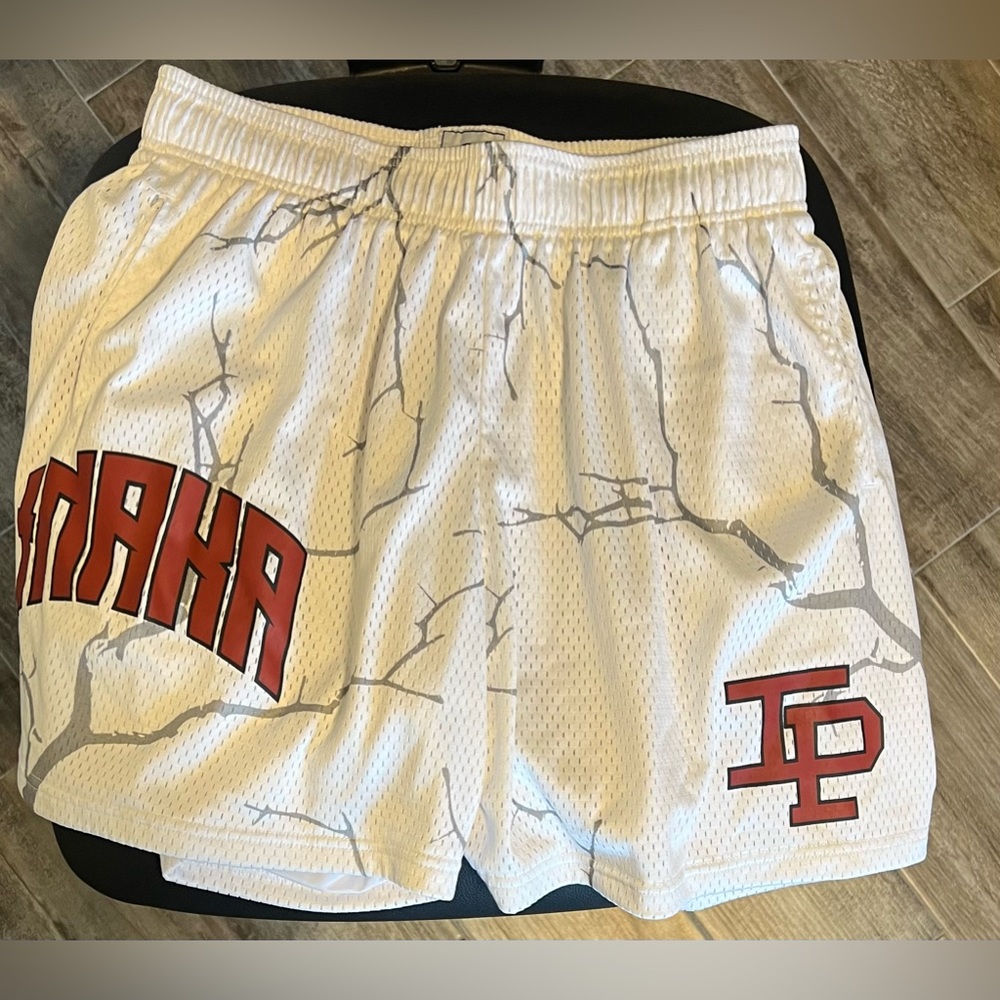 White Inaka shorts size XL